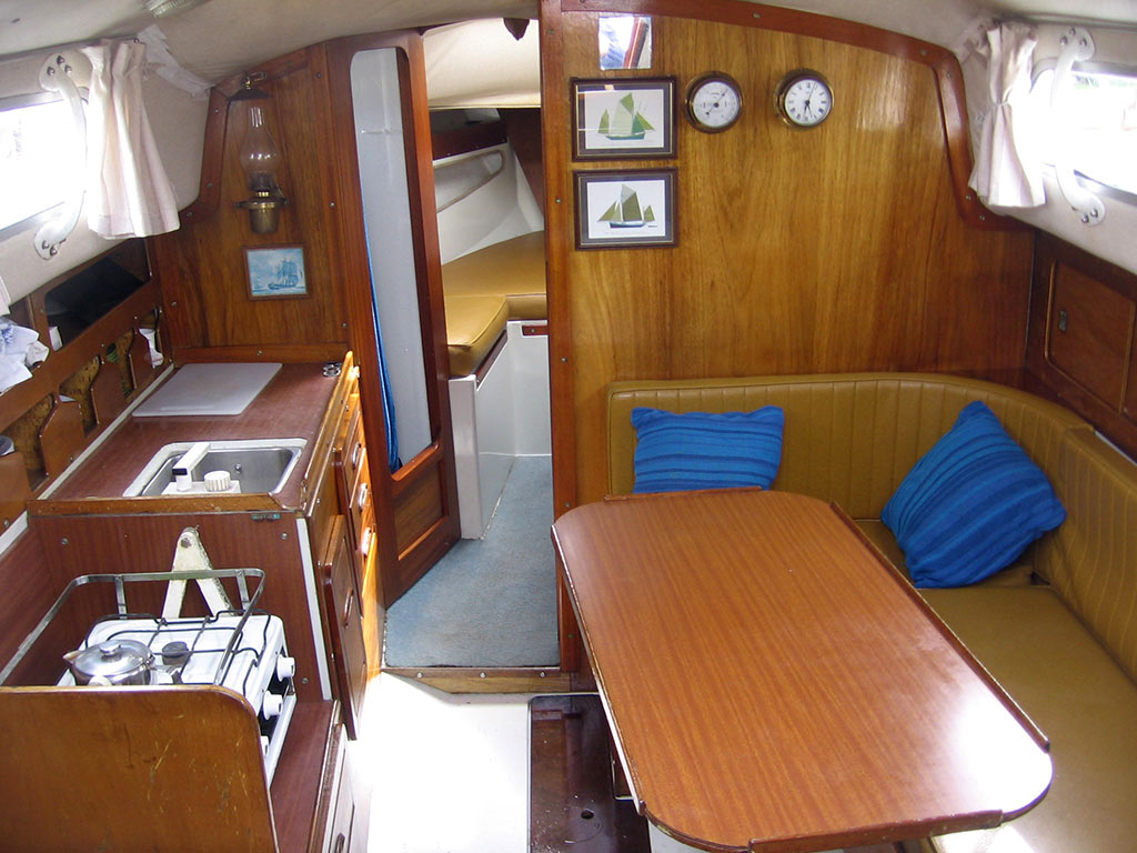 Cinq Mille saloon