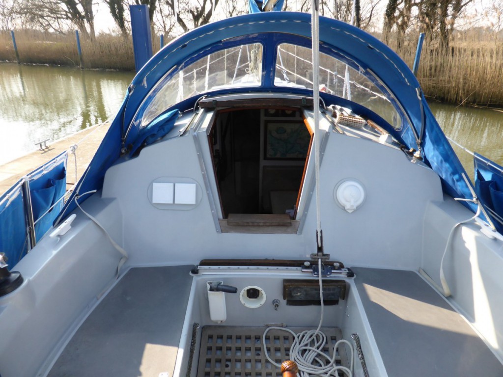 Cockpit Foreward
