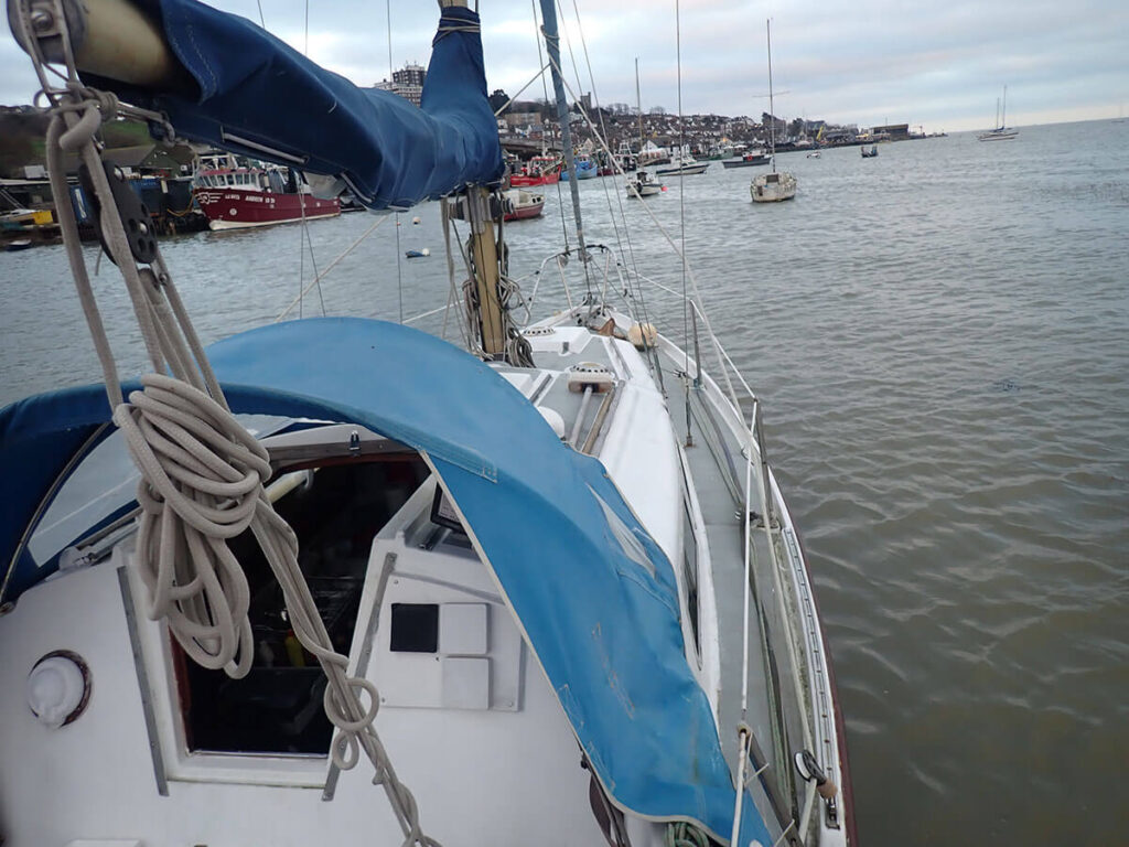 Sabre 27 Gentle Nimbus Companionway